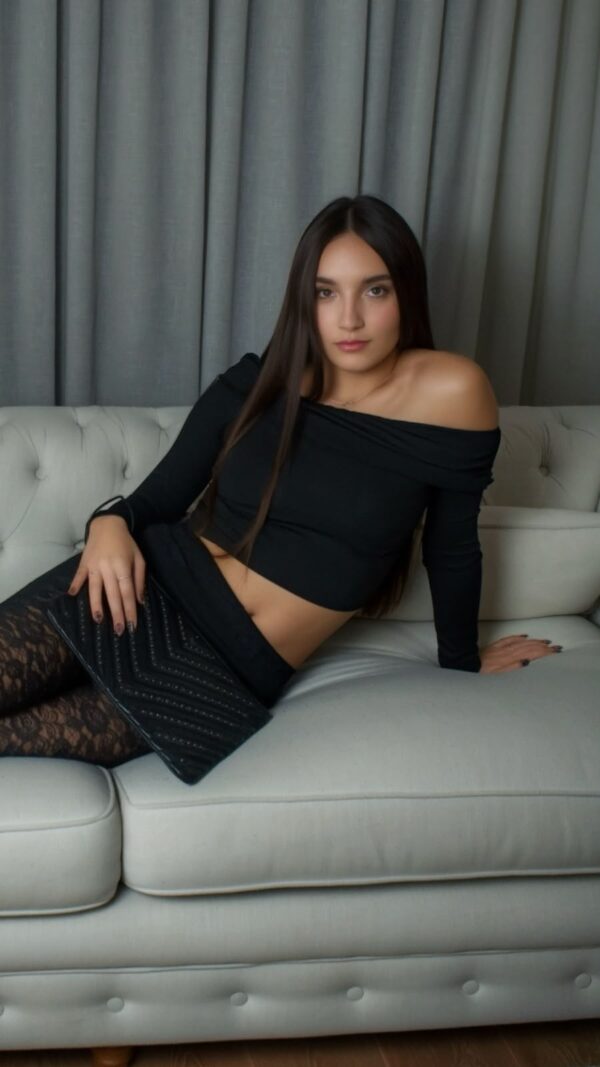 lara 3 Top Lara